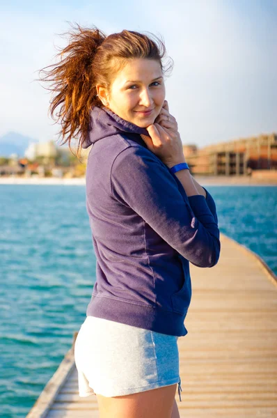 Kadın fitness denizde olsun — Stok fotoğraf