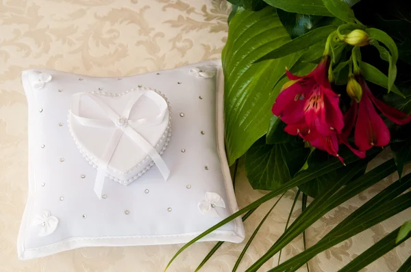 Casket in the shape of a heart — Stock Photo, Image