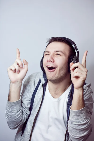 Guy in headphones listens music — Stock Photo, Image