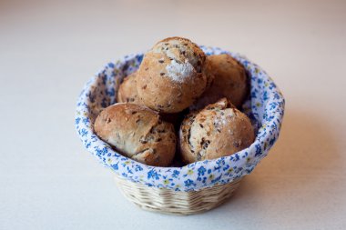 sepetin içinde ekmek buns