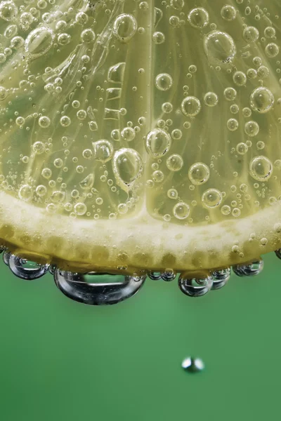 Lemon Slice Bubbles Green — Stock Photo, Image
