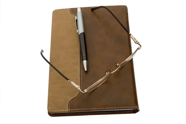 Laptop, pen, glazen — Stockfoto