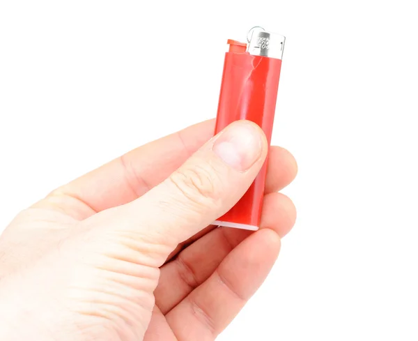 Červený zapalovač v jeho rukou izolaci na bílém pozadí — Stock fotografie