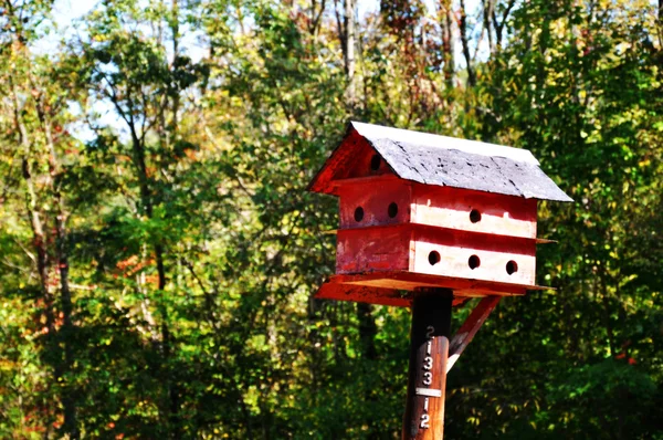 บ้านนกไม้เก่า — ภาพถ่ายสต็อก