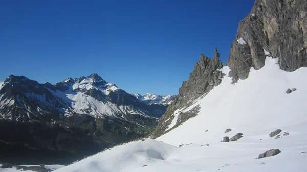在巴伐利亚阿尔卑斯山和村庄纽伦堡滑雪 — 图库照片