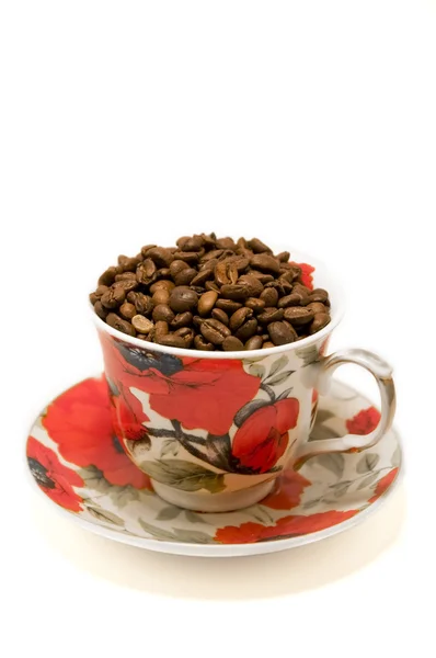 Kopje Met Koffiebonen Geïsoleerd Witte Achtergrond — Stockfoto