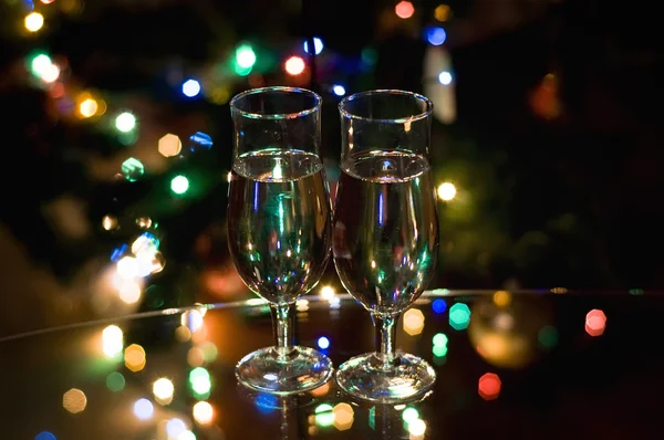 Gläser Mit Champagner Auf Dem Tisch — Stockfoto