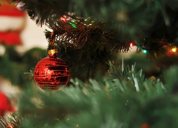 Weihnachtskugel Weihnachtsbaum Fokus Auf Ball — Stockfoto
