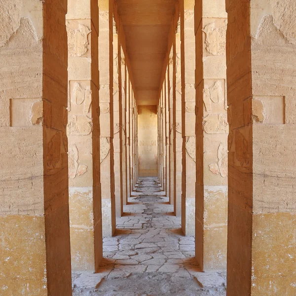 カルナック神殿のどっしりした円柱 — ストック写真