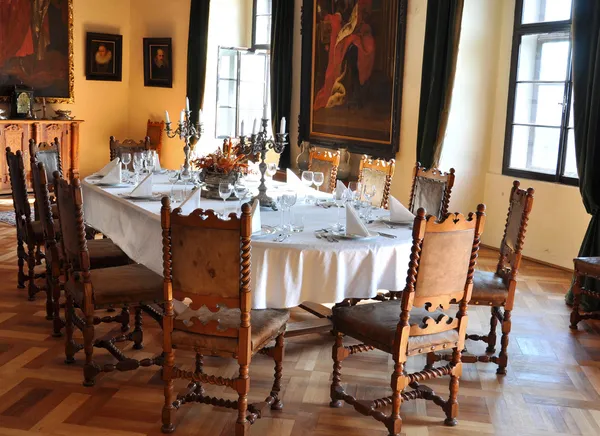 Eski Yemek Odası Büyük Masa Dolap Stok Resim