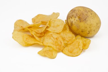 cips ve üzerinde beyaz izole patates