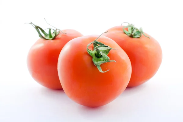 Tres tomates en blanco —  Fotos de Stock