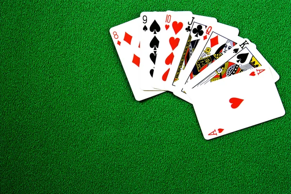 Spelkort på filt — Stockfoto