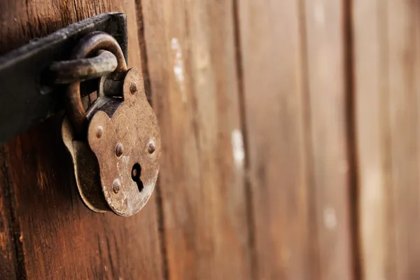 Oude verroeste deur locker — Stockfoto