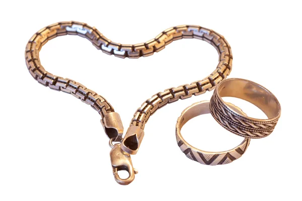 Bransoletka i pierścienie jako gwóźdź Valentine's Day — Zdjęcie stockowe