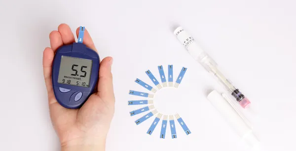 Test Niveau Bloedsuiker Glucose Meter Met Diabetische Items Insuline Injectie Rechtenvrije Stockafbeeldingen