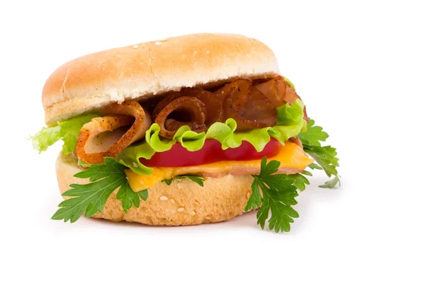 Сэндвич с ветчиной, паприкой и сыром, изолированным на белом — стоковое фото