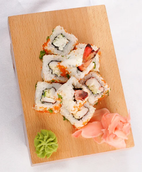 Válce Sushi Krevet Kaviárem — Stock fotografie
