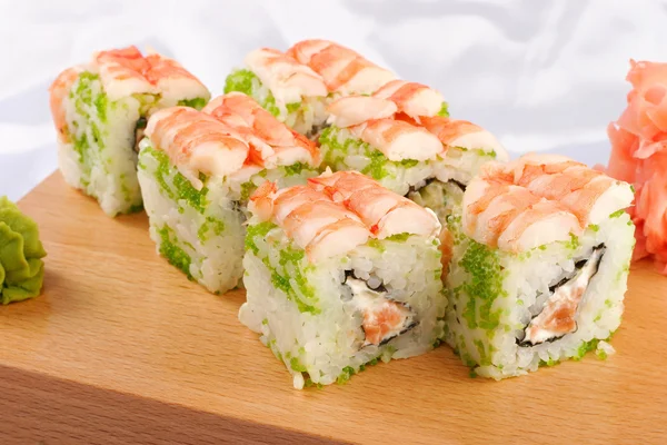 Sushi Futomaki Met Garnalen Close — Stockfoto