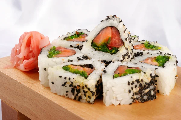 Sushi tekercs tonhal és zöld hagymával — Stock Fotó