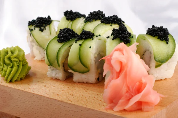 Sushi Rolky Černým Kaviárem Closeup — Stock fotografie