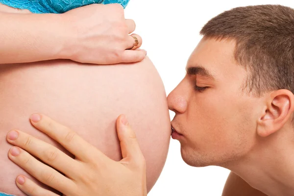 Lyckligt par - gravid kvinna med maken — Stockfoto