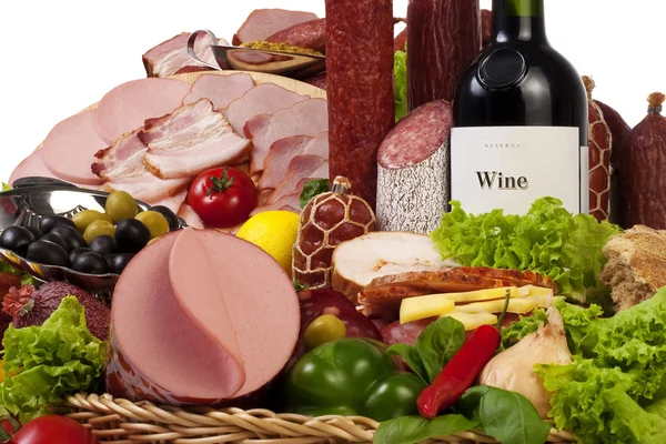 Een samenstelling van vlees en groenten met wijn — Stockfoto