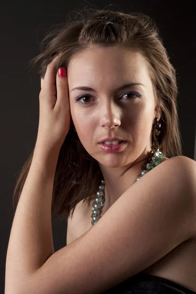 Brunette girl posing to the camera — Stock Photo, Image