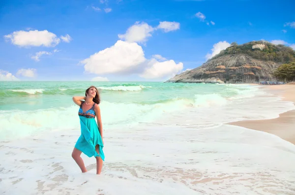Hermosa Playa Tailandia Con Una Mujer Playa — Foto de Stock