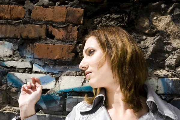 Woman Against A Brick Wall — Stock Photo, Image