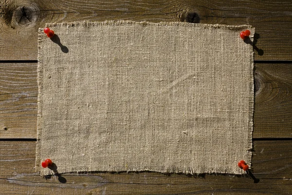 Textiel patch op houten muur — Stockfoto