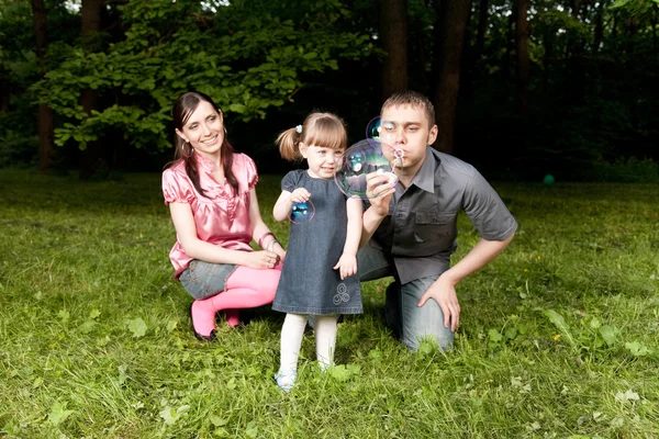 Šťastná Rodina Lesoparku — Stock fotografie