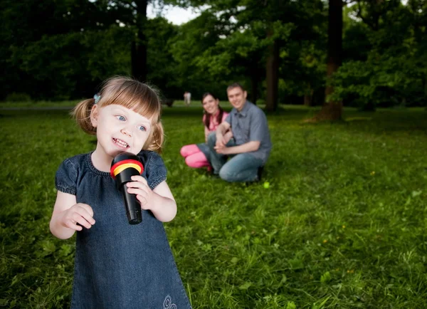 Bambina Con Microfono Mano — Foto Stock