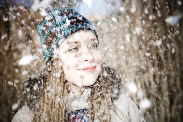 Nő és a hó — Stock Fotó