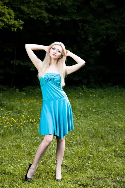 Pretty Blond Woman Summer Meadow — Stock Photo, Image
