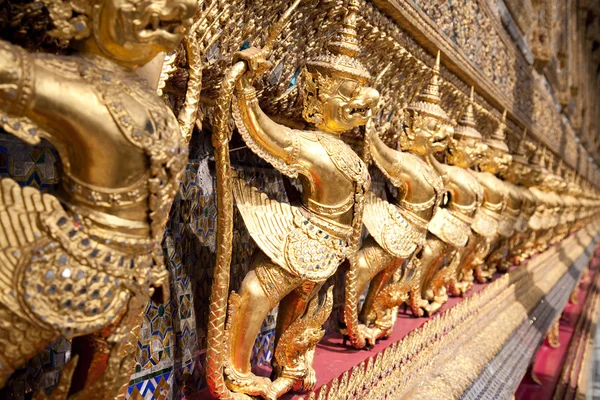Garuda Rey Los Pájaros Templo Buda Esmeralda Grand Palace Bangkok —  Fotos de Stock