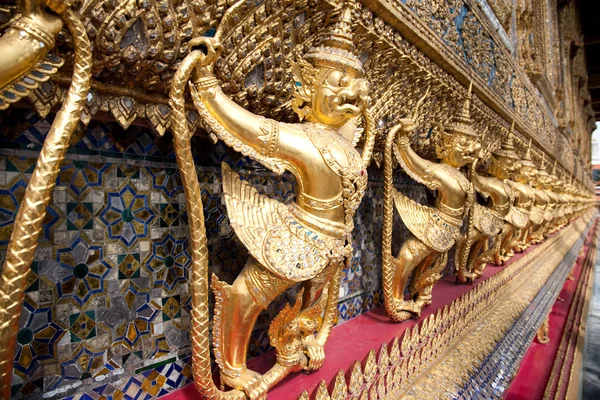 Garuda Kuşlar Kral Emerald Buddha Tapınağı Grand Palace Bangkok Tayland — Stok fotoğraf
