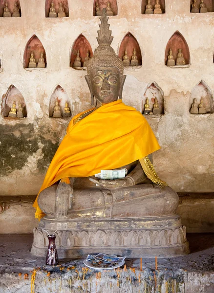 在修道院的 金山寺在老挝万象的古代佛像雕塑 — 图库照片