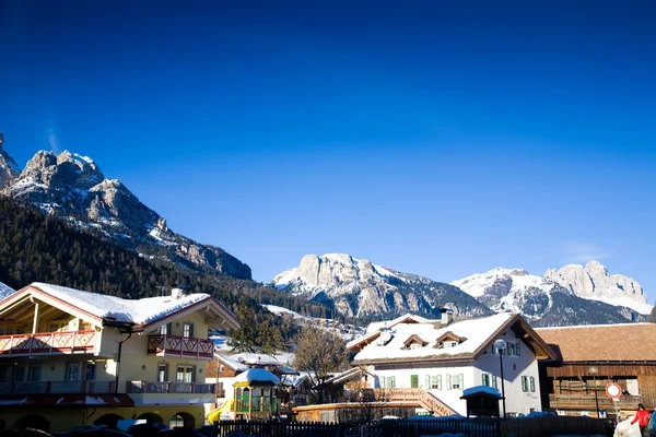Dorf in den italienischen Alpen — Stockfoto