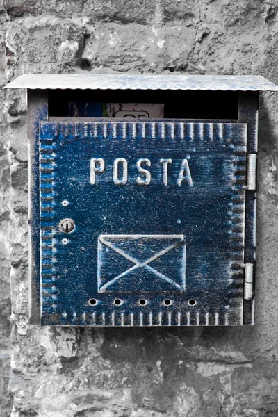 Blauer Briefkasten — Stockfoto