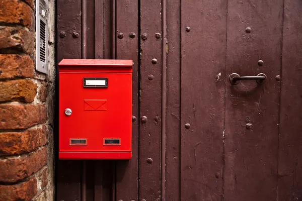 Kırmızı posta kutusu — Stok fotoğraf
