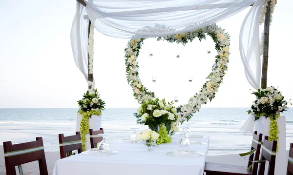 Bruiloft op het strand — Stockfoto