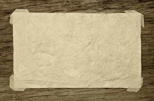 Старий папір на фоні дерева — стокове фото