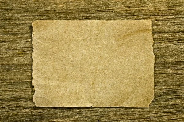 Bruin papier op hout — Stockfoto