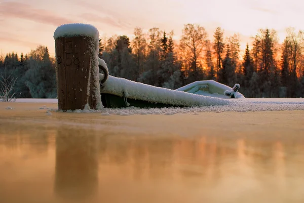 Foto Frysta Båten Vinter Sunset — Stockfoto