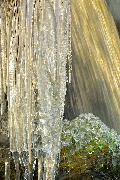 Wasserfall Mit Eiszapfen — Stockfoto