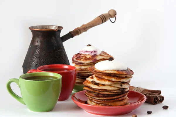 Panquecas e café para o café da manhã — Fotografia de Stock