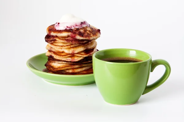 Panquecas e café para o café da manhã — Fotografia de Stock