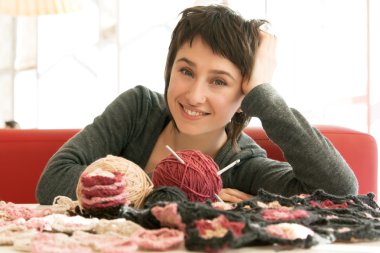 örgü ile güzel bir genç kız portresi