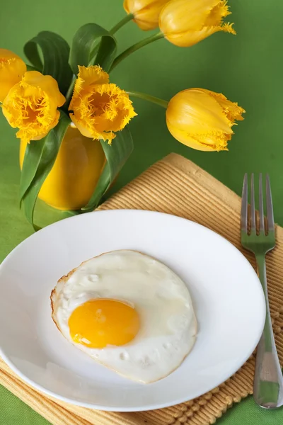 朝食にスクランブルエッグ — ストック写真